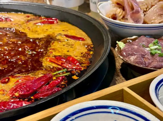 徐食记火锅：老巷里的三十年烟火，一锅热辣藏着街坊的舌尖念想