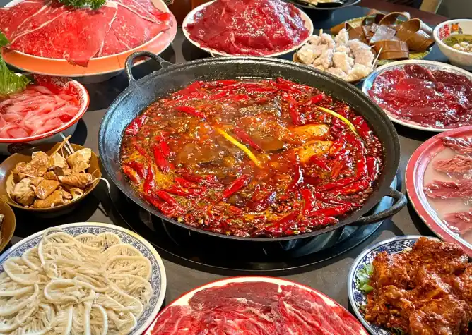九里香火锅：以草本风味为锚点，构建川渝火锅差异化竞争力