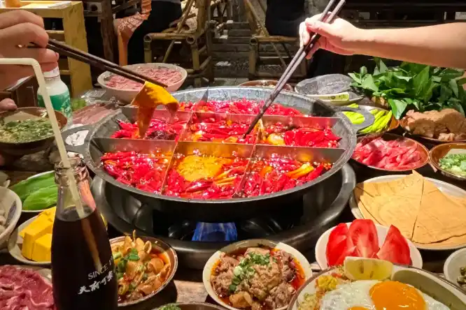 九分熟时尚火锅：以年轻化运营为核心，构建时尚火锅品牌竞争力